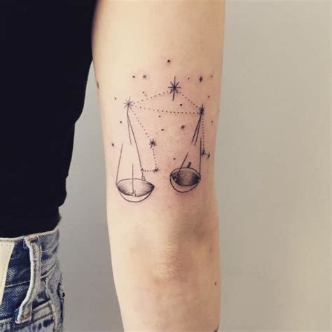 Tatuajes del signo libra para mujeres